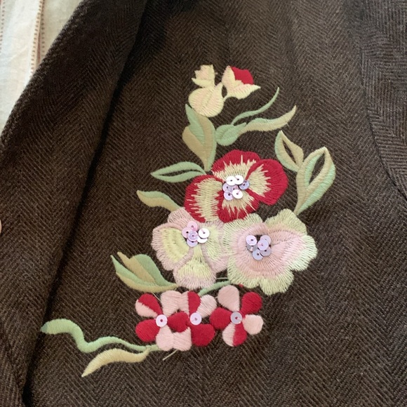 Y2K Vintage Brown Tweed Floral Embellished Blazer - Picture 4 of 7
